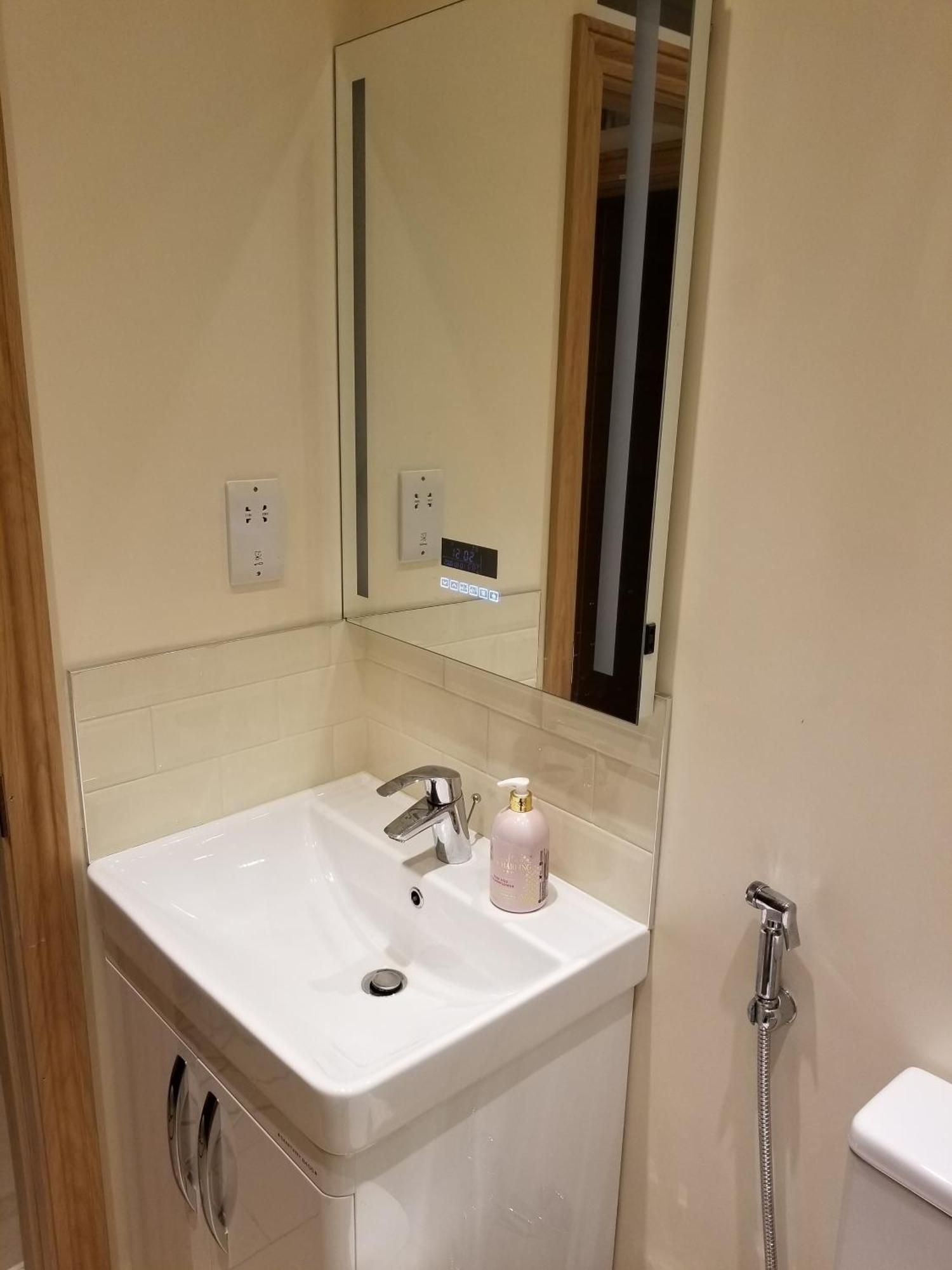 London Luxury Apartment 4 Bedroom Sleeps 12 People With 4 Bathrooms 1 Min Walk From Station Wanstead Exteriör bild