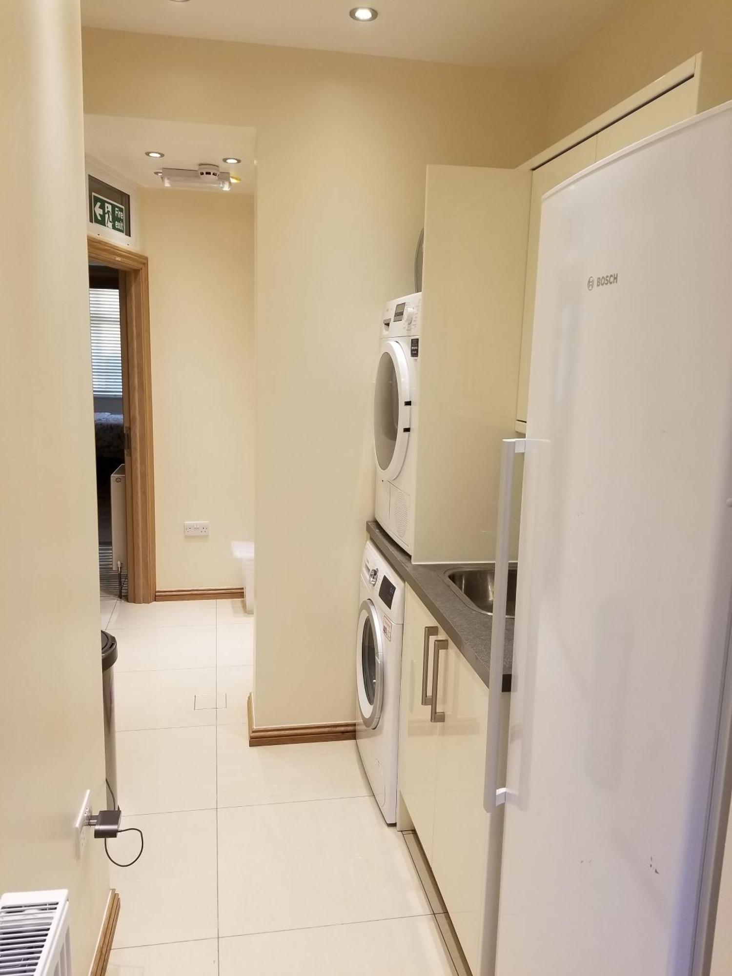 London Luxury Apartment 4 Bedroom Sleeps 12 People With 4 Bathrooms 1 Min Walk From Station Wanstead Exteriör bild